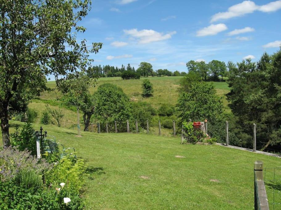 Cottage By The Chateau With Pool In National Parc Les Salles-Lavauguyon Eksteriør bilde
