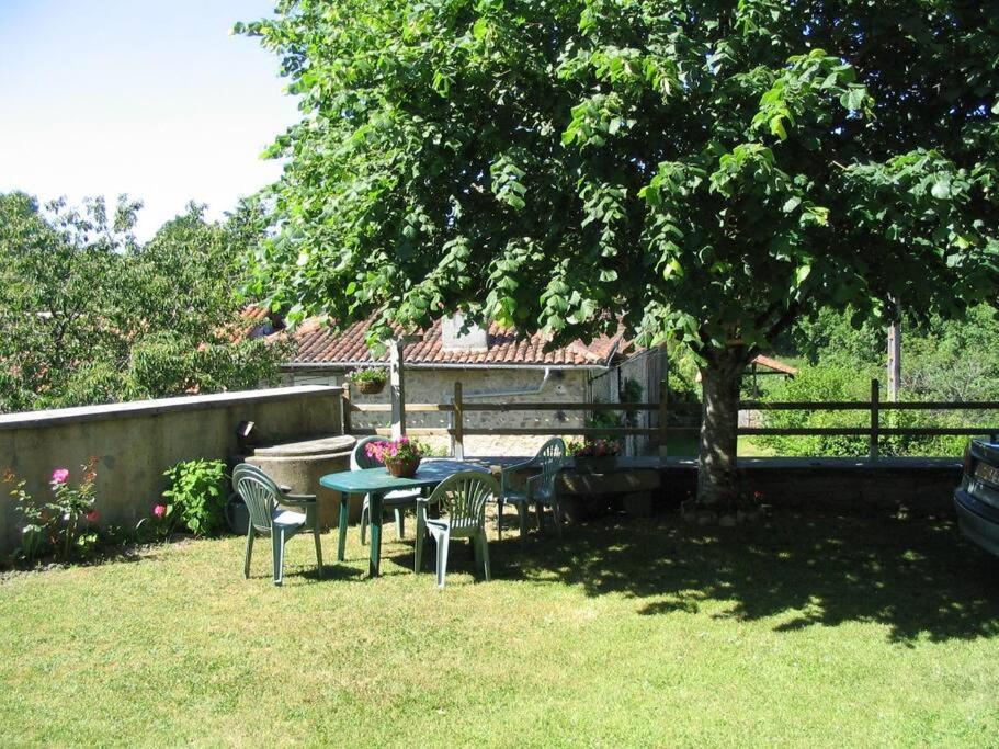Cottage By The Chateau With Pool In National Parc Les Salles-Lavauguyon Eksteriør bilde