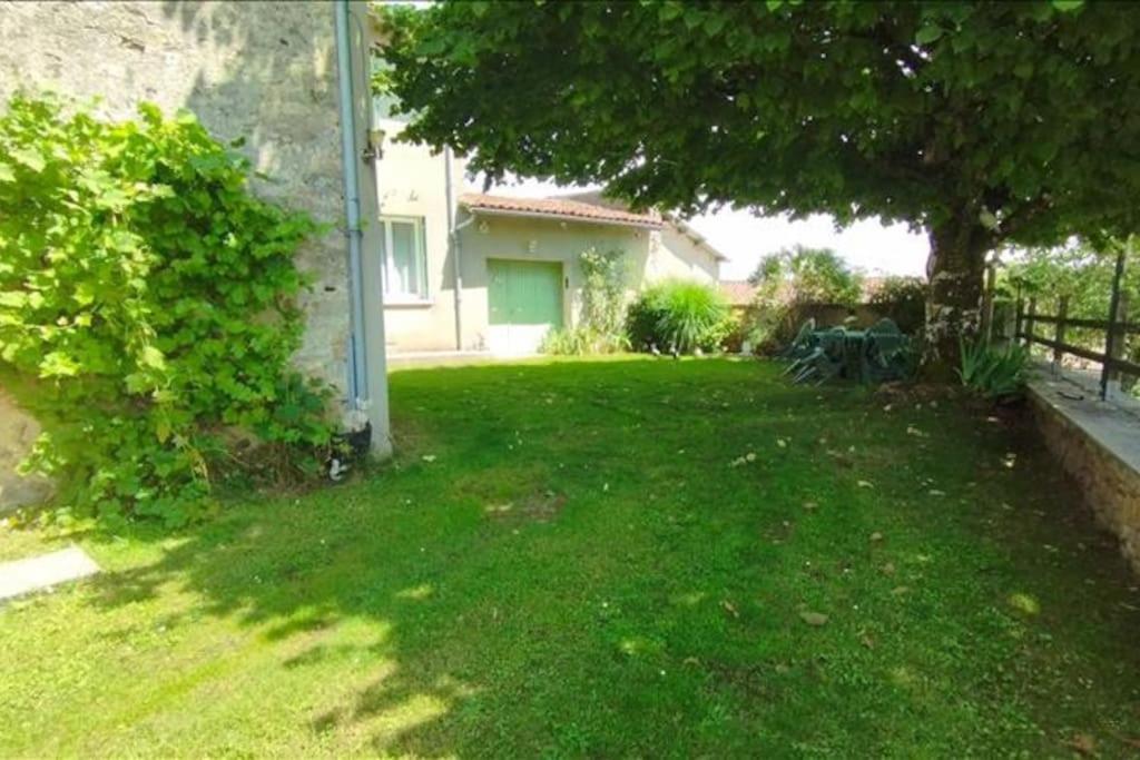 Cottage By The Chateau With Pool In National Parc Les Salles-Lavauguyon Eksteriør bilde