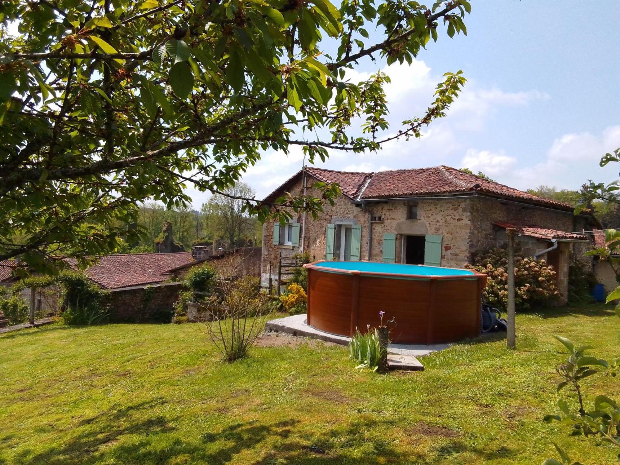 Cottage By The Chateau With Pool In National Parc Les Salles-Lavauguyon Eksteriør bilde