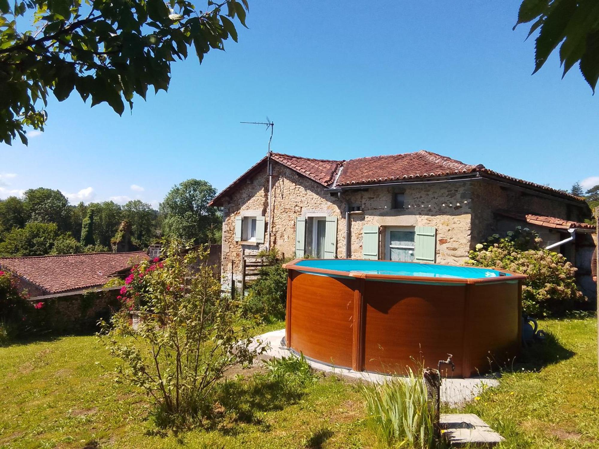 Cottage By The Chateau With Pool In National Parc Les Salles-Lavauguyon Eksteriør bilde
